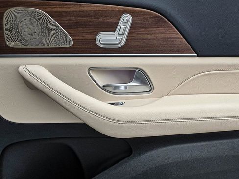 New 2026 Mercedes-Benz GLS 450 4MATIC image 36