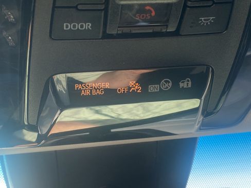 Used 2021 Toyota Venza LE w/ Carpet Mat Package (TMS) AWD/4WD image 18