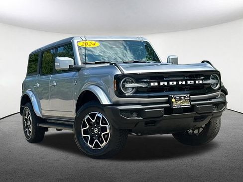 Used 2024 Ford Bronco Outer Banks AWD/4WD image 2