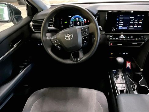 Used 2025 Toyota Camry LE image 17