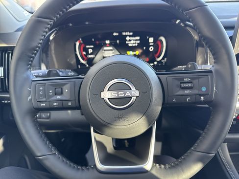 New 2025 Nissan Pathfinder Platinum w/ Black Appearance Package image 24