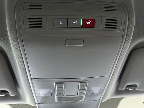 Used 2024 Volkswagen Taos SE image 32