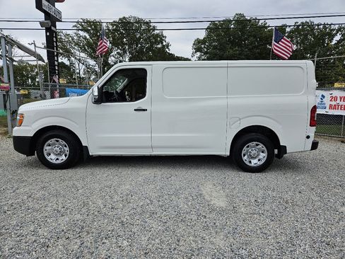 Used 2019 Nissan NV 2500 SV image 2