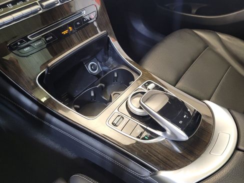 Used 2019 Mercedes-Benz GLC 300 4MATIC image 26