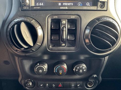 Used 2017 Jeep Wrangler Unlimited Sahara AWD/4WD image 19