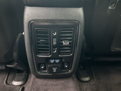 Used 2018 Jeep Grand Cherokee Limited image 39