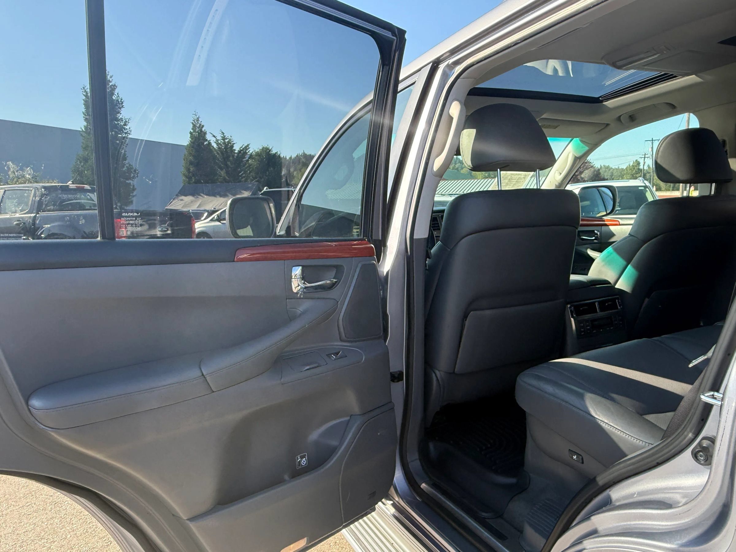 Used 2009 Lexus LX 570 4WD image 22