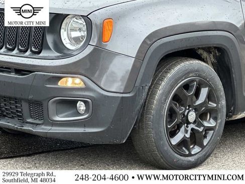 Used 2018 Jeep Renegade Latitude w/ Popular Equipment Group FWD image 10