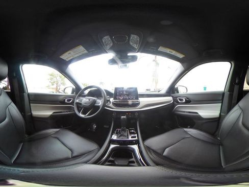 Used 2025 Jeep Compass Limited image 43