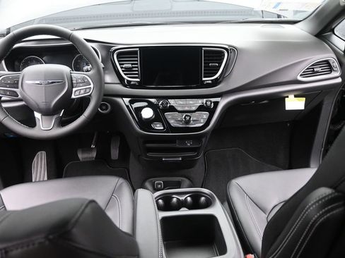 New 2026 Chrysler Voyager LX image 24