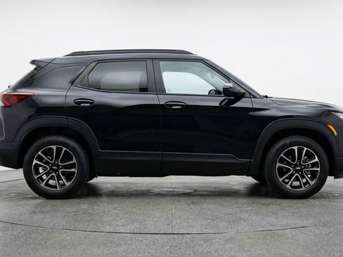 Used 2025 Chevrolet TrailBlazer LT image 11