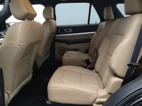 Used 2017 Ford Explorer XLT w/ Equipment Group 202A image 18