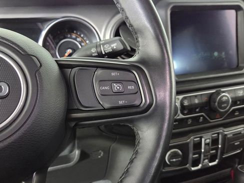 Used 2022 Jeep Gladiator Willys image 16