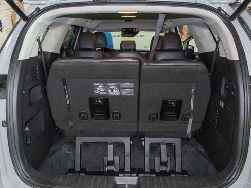 Used 2024 Kia Carnival EX FWD image 24