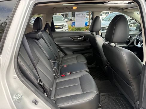Used 2017 Nissan Rogue SL w/ SL Premium Package AWD/4WD image 16
