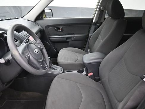 Used 2013 Kia Soul FWD image 16