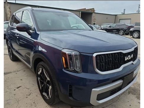 Used 2023 Kia Telluride EX AWD/4WD image 2
