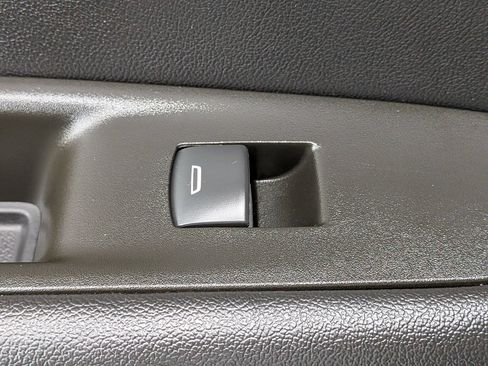 Used 2025 Chevrolet Blazer LT FWD image 28