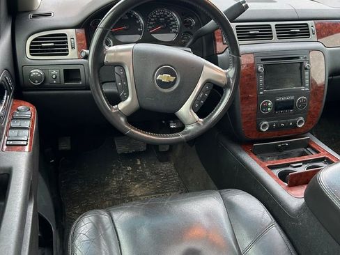 Used 2011 Chevrolet Suburban LTZ image 5