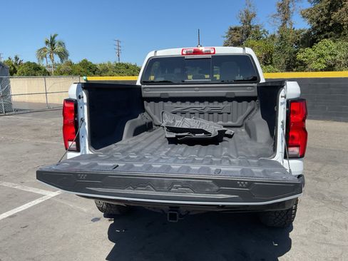 Used 2024 Chevrolet Colorado ZR2 w/ Technology Package AWD/4WD image 26