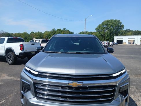 Used 2026 Chevrolet Traverse LT w/ Driver Confidence Package AWD/4WD image 10