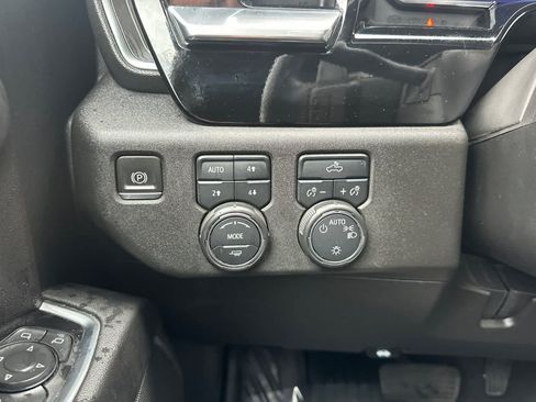 Used 2022 Chevrolet Silverado 1500 LT w/ Z71 Off-Road Package AWD/4WD image 30
