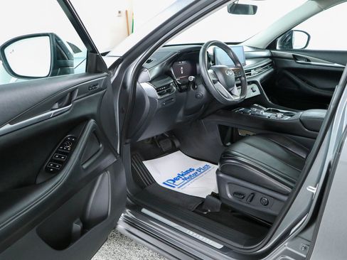 Used 2023 INFINITI QX60 Luxe w/ Cargo Package FWD image 3