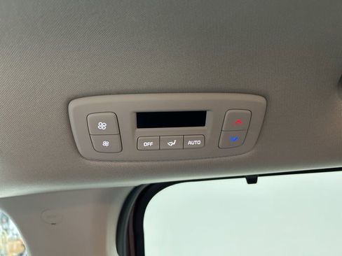 Used 2023 Kia Carnival EX image 30