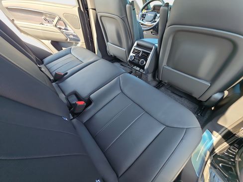 Certified 2024 Land Rover Range Rover SE AWD/4WD image 11