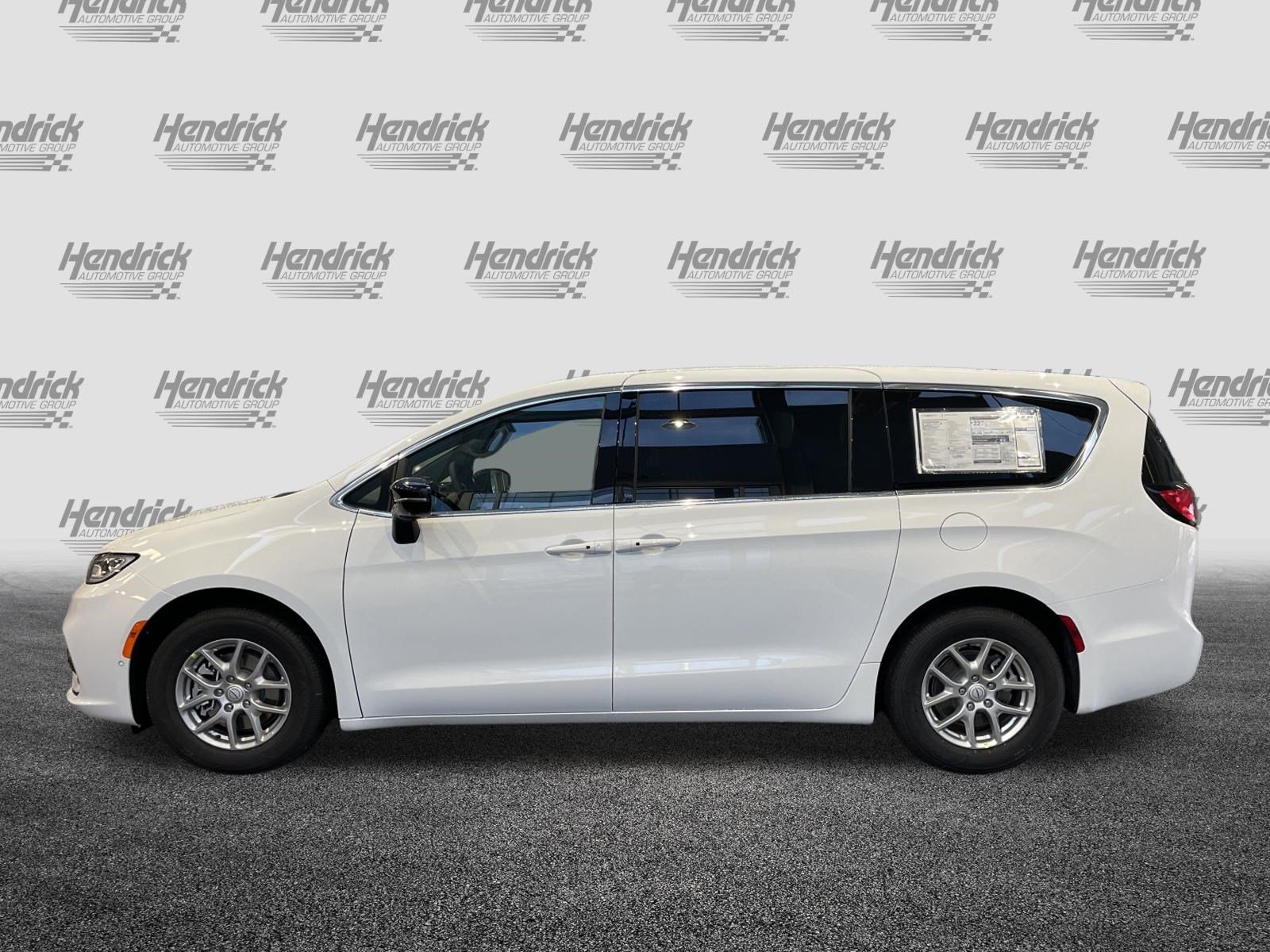 Used 2026 Chrysler Pacifica Select FWD image 7