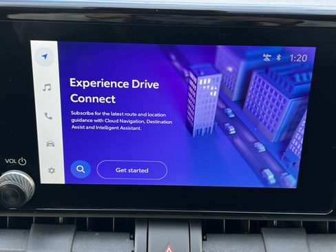 Used 2025 Toyota RAV4 XLE AWD/4WD image 12