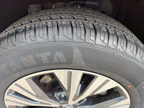 Used 2023 Nissan Rogue SV w/ SV Premium Package image 31