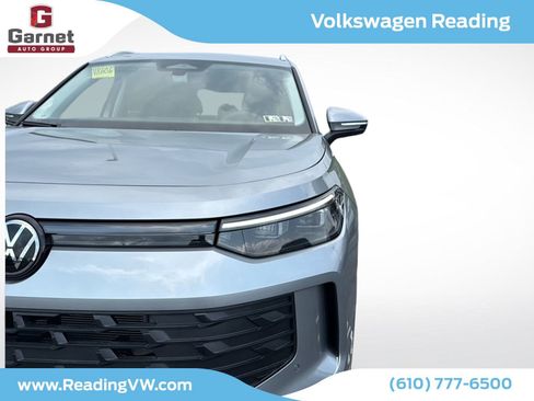 New 2025 Volkswagen Tiguan SE image 10
