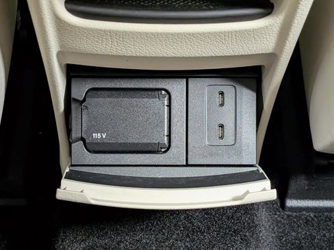 Used 2023 Mercedes-Benz EQB 300 4MATIC w/ Exclusive Package image 20