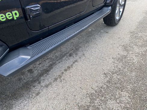 Used 2019 Jeep Wrangler Unlimited Sahara w/ Cold Weather Group image 7