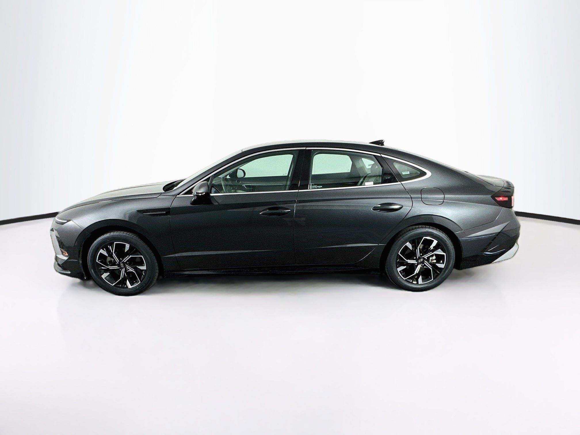 Used 2025 Hyundai Sonata SEL FWD image 4