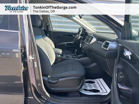 Used 2018 Kia Sorento LX image 23