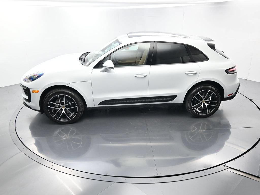 Certified 2026 Porsche Macan AWD/4WD image 34