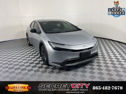 Used 2025 Toyota Prius LE FWD image 1