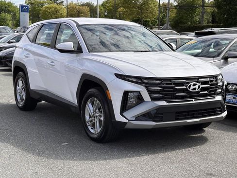 Used 2025 Hyundai Tucson SE AWD/4WD image 5