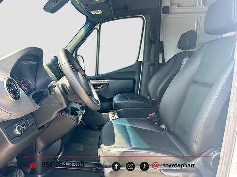 Used 2025 Mercedes-Benz Sprinter 2500 image 20