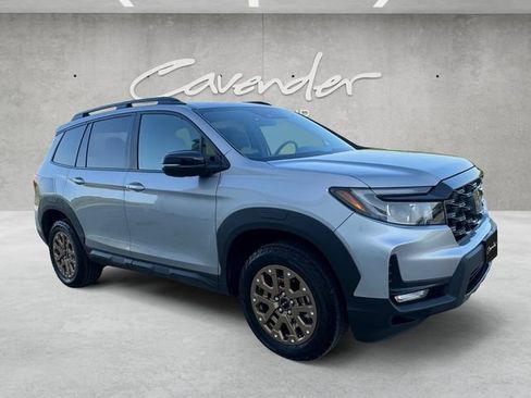Used 2023 Honda Passport TrailSport image 2