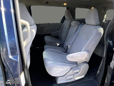 Used 2019 Toyota Sienna LE image 22