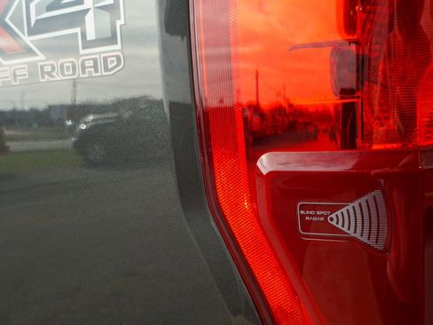 Used 2018 Ford F250 Lariat w/ Chrome Package image 13