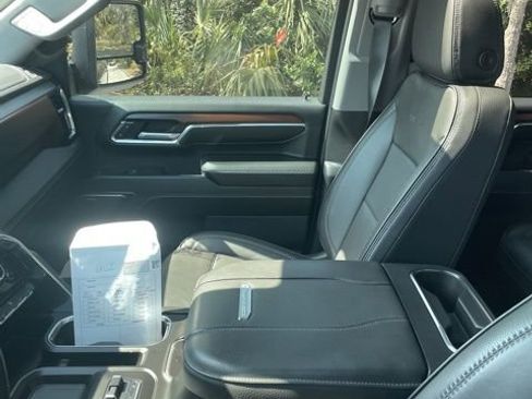 Used 2024 GMC Sierra 2500 Denali w/ Denali Reserve Package image 9