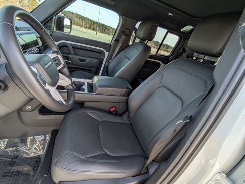 Certified 2025 Land Rover Defender 110 X-Dynamic SE image 19