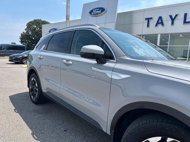 Used 2025 Kia Sorento S w/ Panoramic Sunroof Package FWD image 7