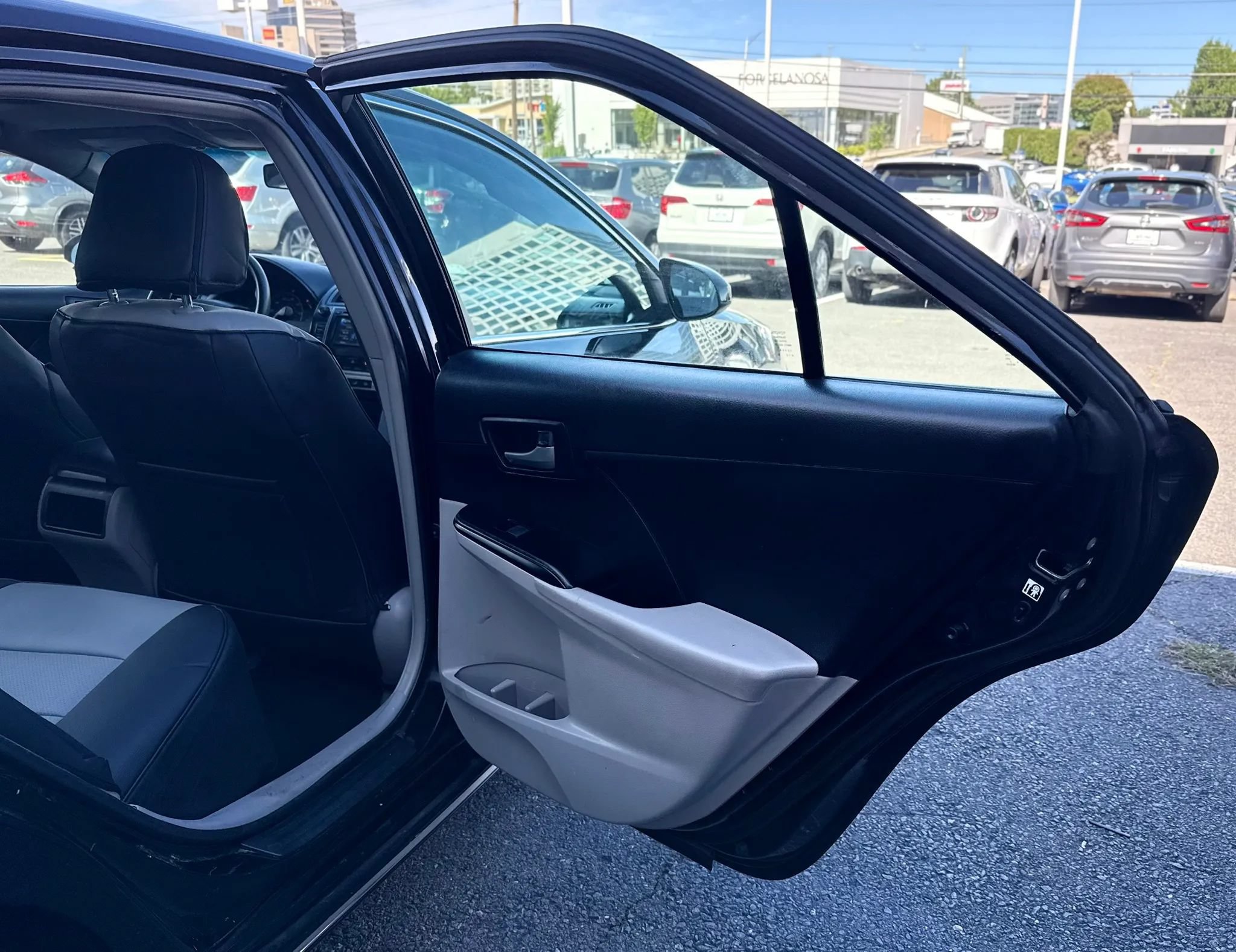 Used 2014 Toyota Camry LE FWD image 26
