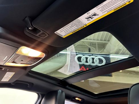 Used 2015 Jeep Grand Cherokee Overland image 32