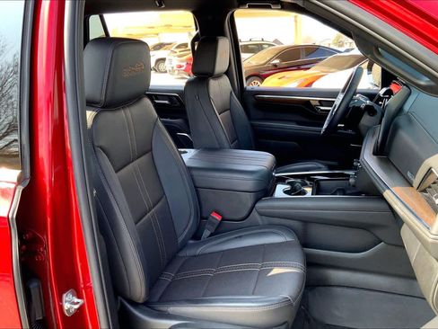 Used 2025 Chevrolet Tahoe High Country AWD/4WD image 9